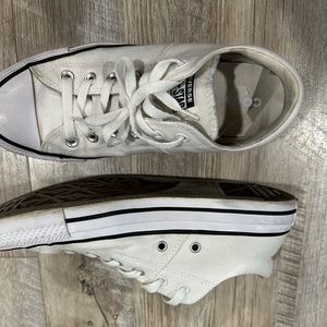 Women’s converse size 9